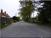 TM4087 : Redisham Road, Ringsfield Corner by Geographer