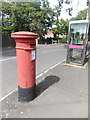 New Milton: postbox № BH25 162, Oakwood Avenue