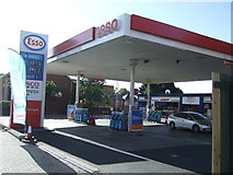 NZ2164 : Service station on West Road by JThomas