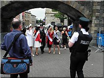 C4316 : PSNI Officers with pretty girls, Derry / Londonderry by Kenneth  Allen