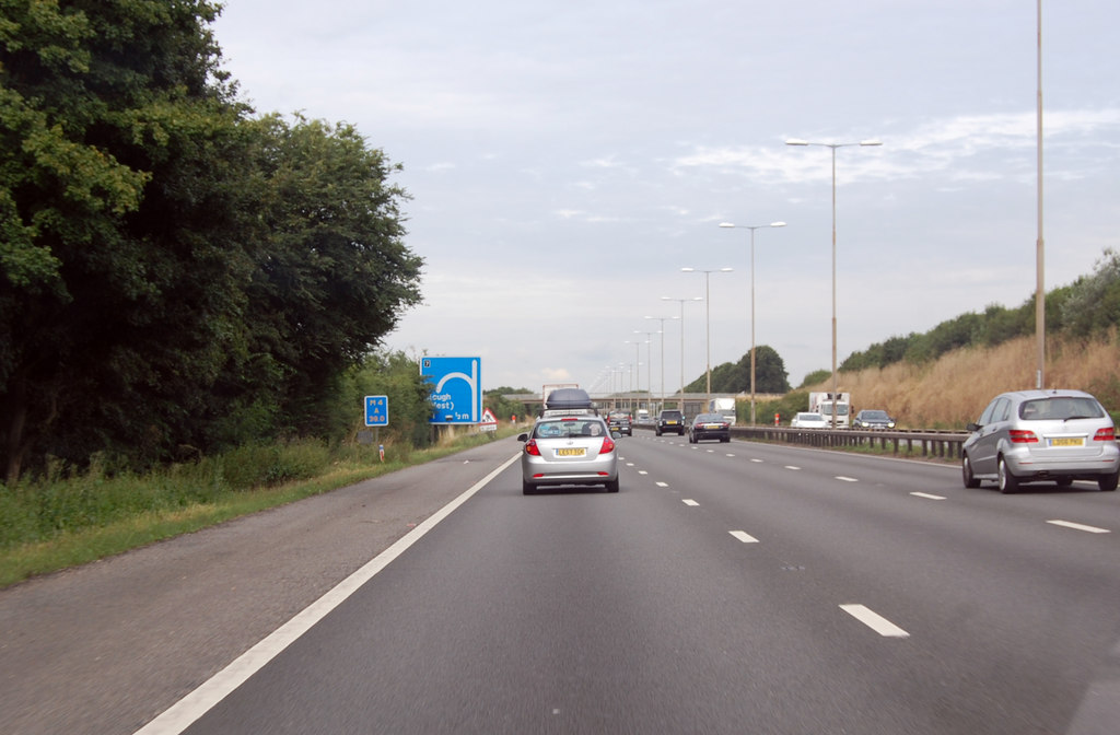 M4 half a mile to junction 7 © Julian P Guffogg :: Geograph Britain and ...