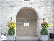 NY9923 : Arched entrance to 'The Coach House' by Stanley Howe