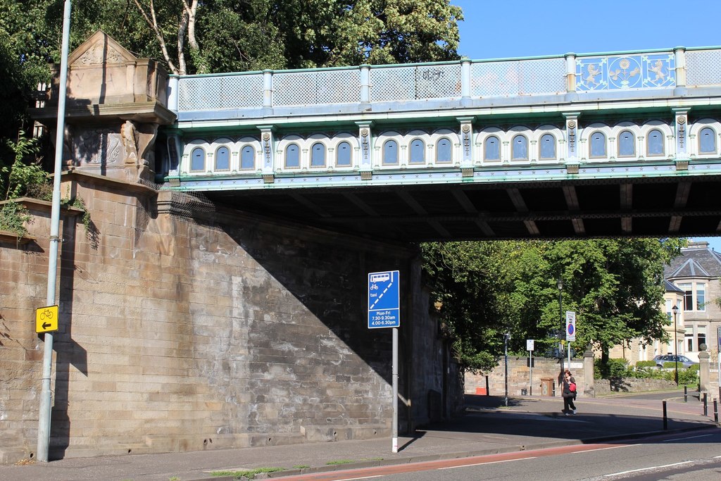 Rail Bridge, Roseburn Terrace, Edinburgh © Leslie Barrie Geograph