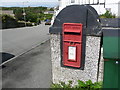 Holyhead: postbox № LL65 6, Porth-y-Felin Road