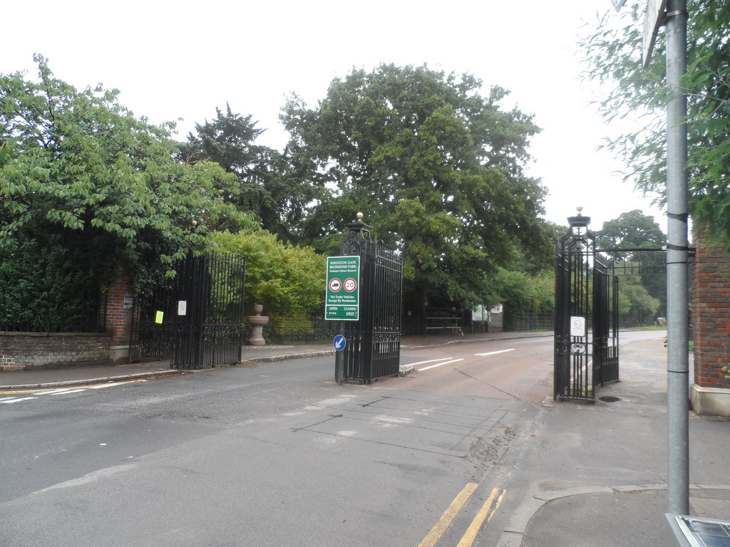 Kingston Gate, Richmond Park © Bikeboy Geograph Britain and Ireland