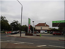 TQ3070 : Petrol station on Streatham High Road by David Howard