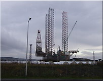 NO4330 : Oil rig in for repairs, Dundee Docks by JThomas