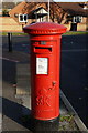 TA1431 : Postbox on Taylor Avenue, Hull by Ian S