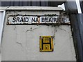 Sign, Sraid na Beairice (Barrack Street), Strabane