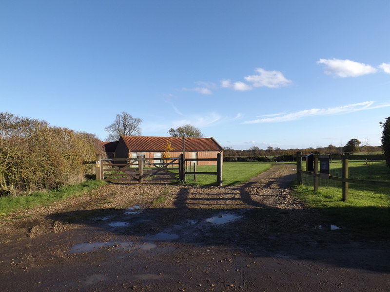 Footpath & entrance to Stag Farm Barn © Geographer :: Geograph Britain ...