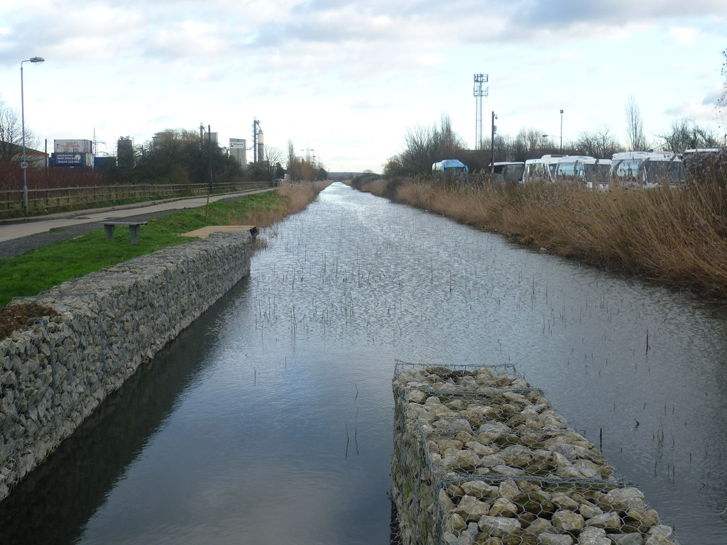 The Thames & Medway Canal near Mark Lane © Marathon :: Geograph Britain ...