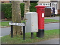 West Byfleet: postbox № KT14 157, Woodlands Avenue