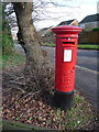 Walton-on-Thames: postbox № KT12 158, Mayfield Road