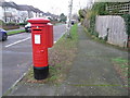 Cheam: postbox № SM2 260, Merrow Road