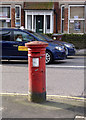 SK5539 : Lenton Boulevard/Arthur Avenue postbox ref NG7 86 by Alan Murray-Rust