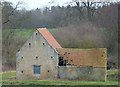 TF1104 : Old stone barn south of Helpston by Richard Humphrey