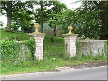 J4842 : Ornamental park land gates below Bishop's Brae by Eric Jones