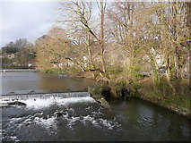 SK2268 : Weir and sluices on the River Wye by Humphrey Bolton