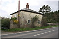 The lodge at Coldharbour Farm, beside A329