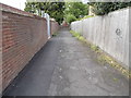 Path from Iver High Street to Barnfield