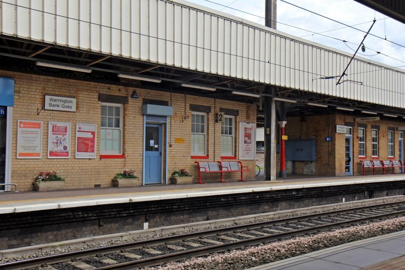 Platform 2, Warrington Bank Quay Railway... © El Pollock :: Geograph ...