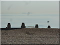 TQ8913 : Shingle beach with groynes by Peter Barr