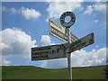 SU2987 : Old  style  signpost  at  the  B4507  junction by Martin Dawes