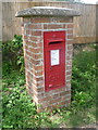 Brockenhurst: postbox № SO42 44, Sway Road