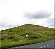 J2627 : A branch of the Ulster Way descending from the summit of Slievenamuck by Eric Jones