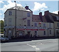 Mona Lisa and Farmers Hotel in Warminster