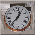 Barkingside tube station - platform clock