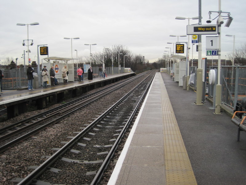 Harringay Green Lanes railway station,... © Nigel Thompson :: Geograph ...