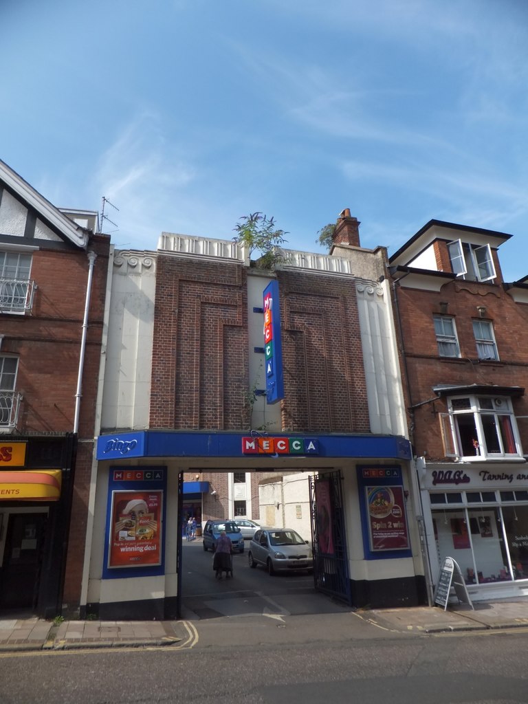 Entrance to Mecca Bingo, North Street,... © David Smith :: Geograph ...