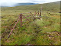 NH1061 : Old gate to the north of An Cabar by Alpin Stewart