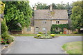 Cross and cottages in Icomb