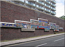 SU4111 : Mural in Hamtun Street, Southampton by Rudi Winter