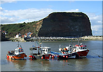 NZ7818 : Staithes Harbour and Cowbar Nab by JThomas