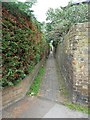 Linslade - Narrow alley