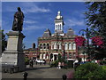 Grantham - Town Hall & Sir Isaac Newton statue