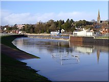 SX9291 : Floodwater flowing over spillway at Exeter by David Smith