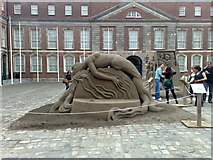O1533 : Dublin Castle: sand sculptures by Jonathan Hutchins