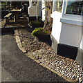 Pebbles as paving, Castle Inn, Holcombe