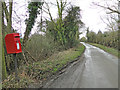 Postbox at Maypole Green, Dennington