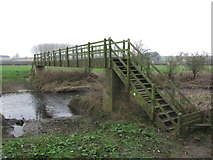 SP4738 : Footbridge over the River Cherwell carrying the Jurassic Way, SE of Banbury by Colin Park