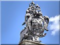 TQ1568 : Heraldic Lion and Shield on Hampton Court Gate by David Dixon