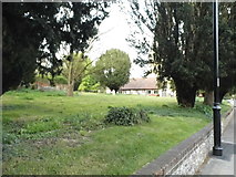 SU4547 : The churchyard at Whitchurch by David Howard