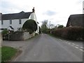 Road past Ipsden Farm