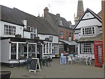 SP0343 : The Red Lion and Gateway Tea Rooms, Evesham by Roger Cornfoot