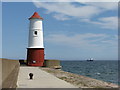 NU0152 : Berwick-upon-Tweed lighthouse by M J Richardson