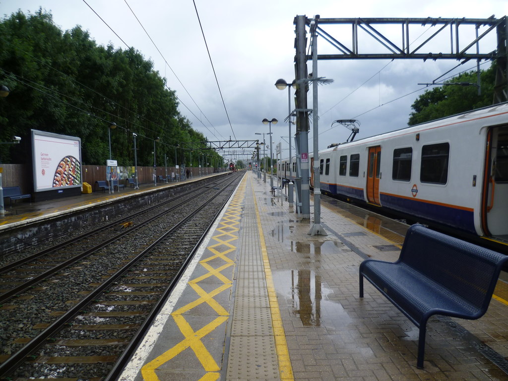 Cheshunt station © Marathon :: Geograph Britain and Ireland